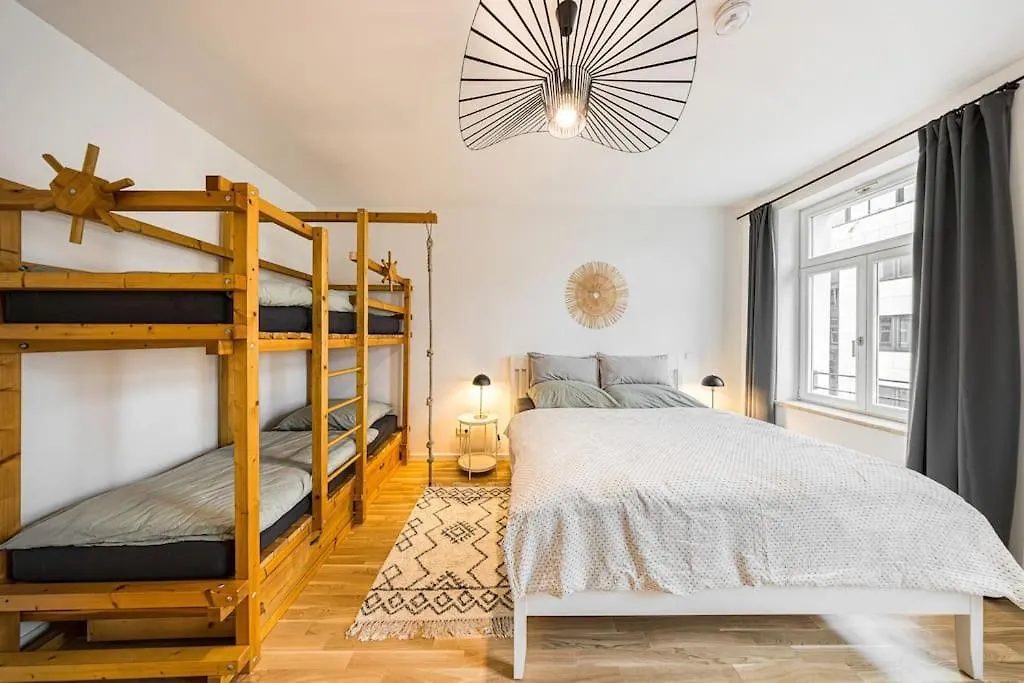 Stylisches Zentrales City-Apartment Mit 2 Balkonen Leipzig 0*,